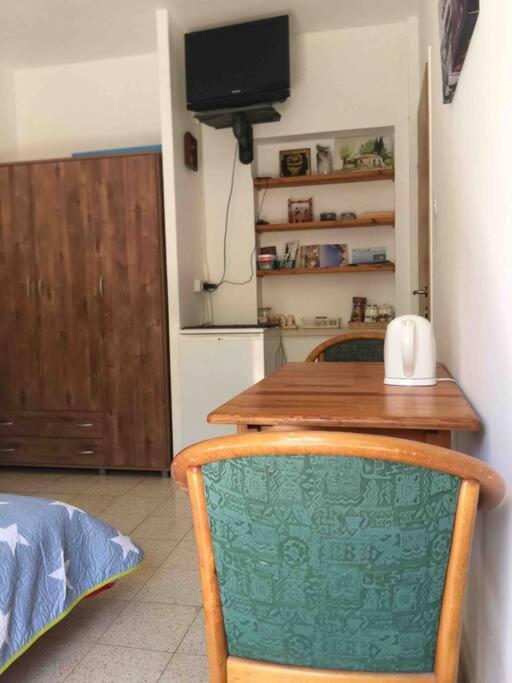 Ferienwohnung The Little Dorm And Beer Arad Exterior foto